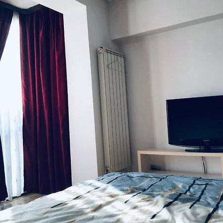 Cozy 2 Rooms Apartment Close To City Center Bucureşti Ngoại thất bức ảnh