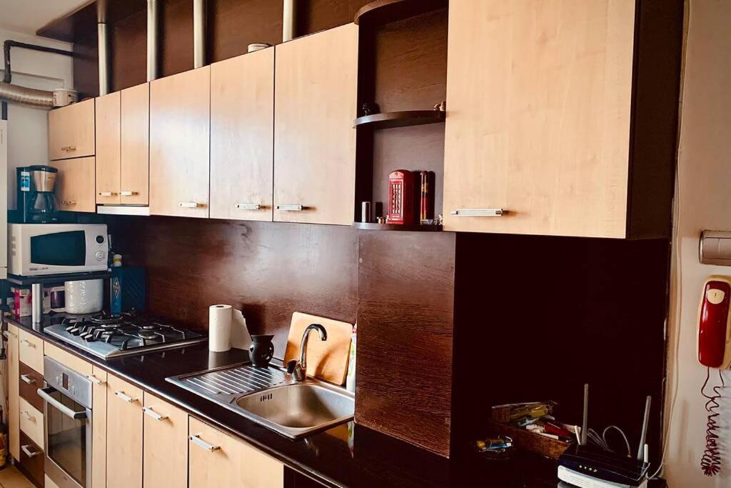 Cozy 2 Rooms Apartment Close To City Center Bucureşti Ngoại thất bức ảnh