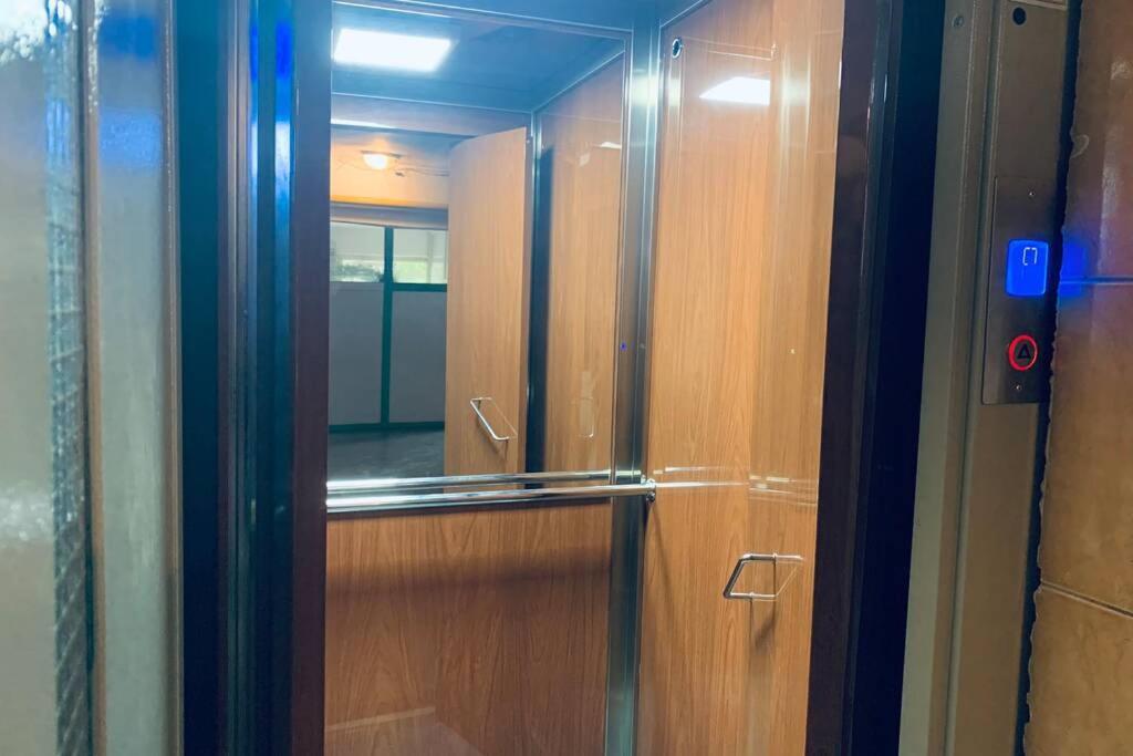 Cozy 2 Rooms Apartment Close To City Center Bucureşti Ngoại thất bức ảnh