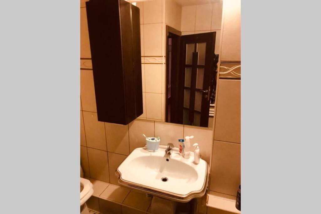 Cozy 2 Rooms Apartment Close To City Center Bucureşti Ngoại thất bức ảnh