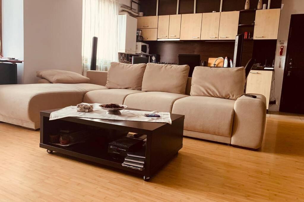Cozy 2 Rooms Apartment Close To City Center Bucureşti Ngoại thất bức ảnh