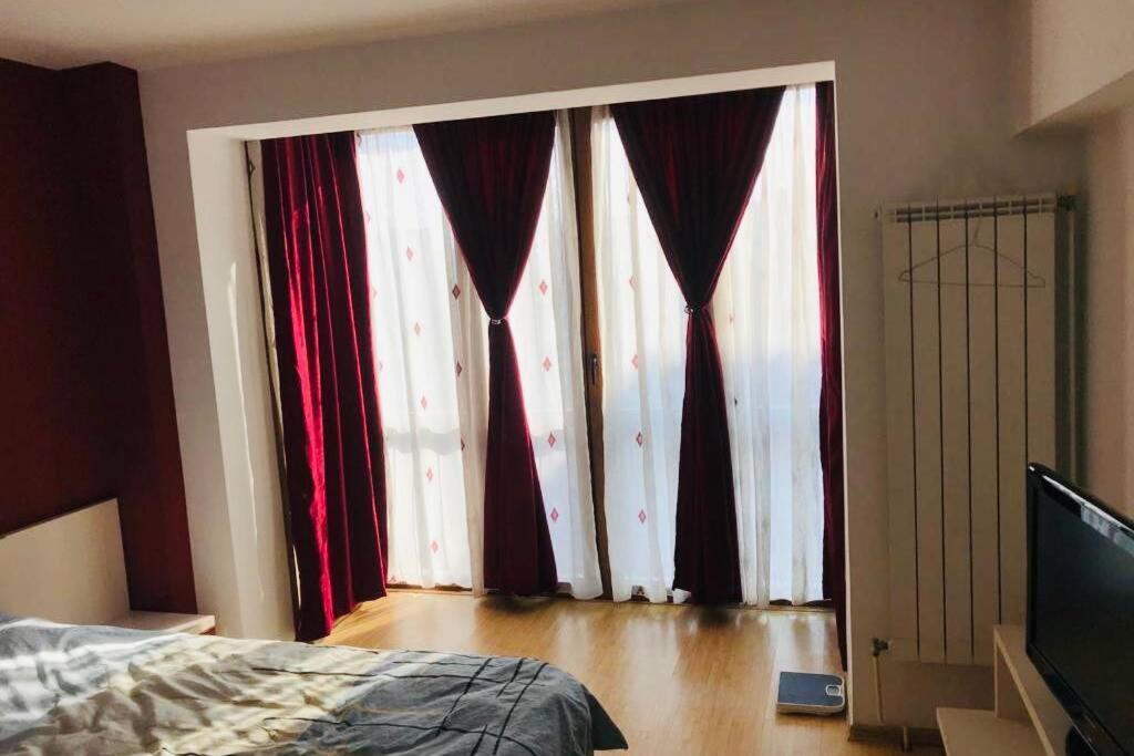 Cozy 2 Rooms Apartment Close To City Center Bucureşti Ngoại thất bức ảnh