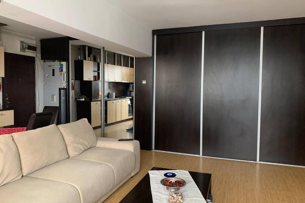 Cozy 2 Rooms Apartment Close To City Center Bucureşti Ngoại thất bức ảnh